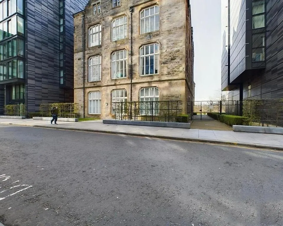 Boutique 4-Bed Luxury Central Apartment Edinburgh