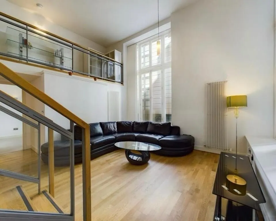 Kontakte von Boutique 4-Bed Luxury Central Apartment