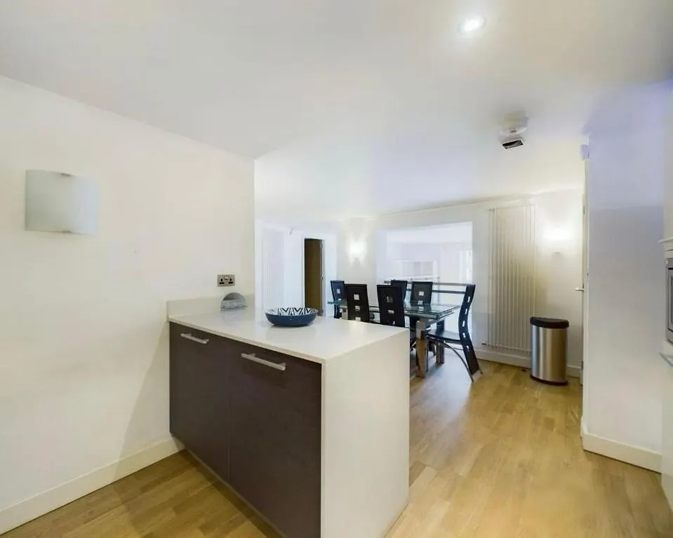 Boutique 4-Bed Luxury Central Apartment Edinburgh